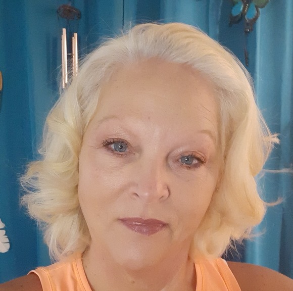 Meet your Posher, Lynda - Picture 1 of 1